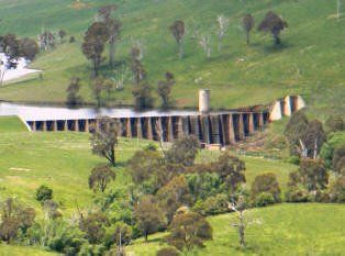 Lake Rowlands - Coombing crk.- Wall