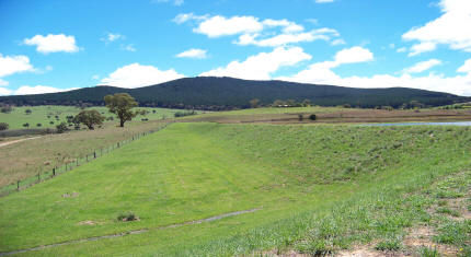 Lake Rowlands - Coombing crk- storage- earth wall
