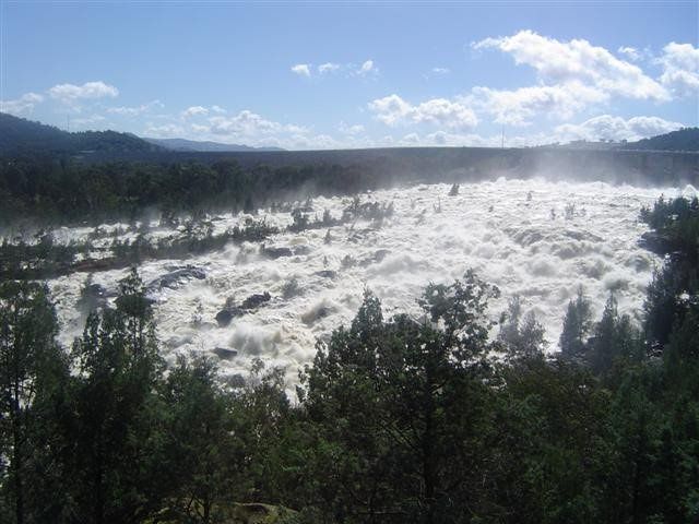 Wyangala Spillway March 2012 3