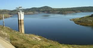 Carcoar Dam on The Belabula - wall
