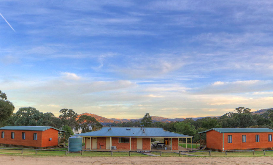 Grabine Lakeside Park -Accommodation