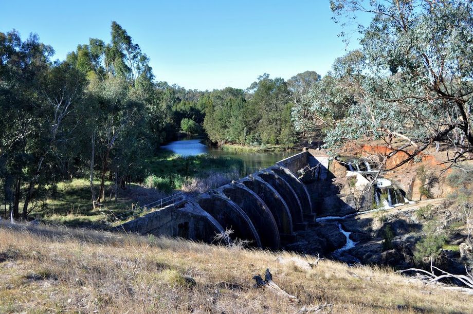 Junction Reefs Dam Wall - Belubula river Junction Reefs Dam Wall - Belubula river