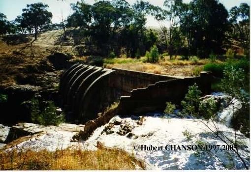 Junction Reefs Dam Wall - Belubula river - way round Junction Reefs Dam Wall - Belubula river - way round